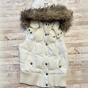 Hollister Ivory Puffer Vest with Faux Fur Trim